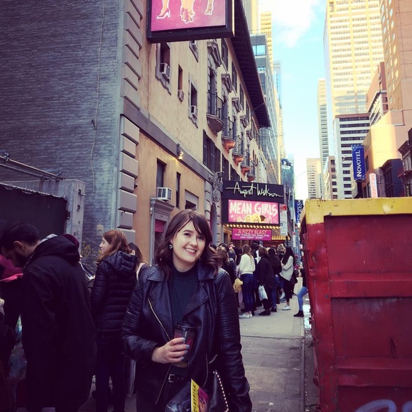 Meet your Posher, Sarah - Picture 2 of 3